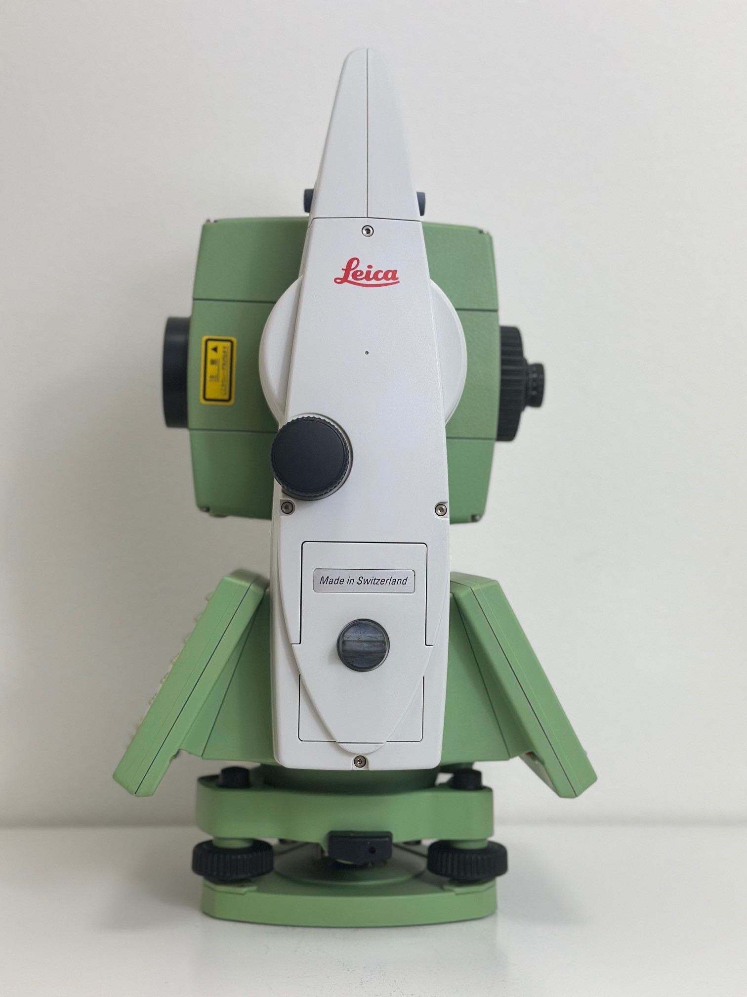 【最安価格】B. ライカ Leica 自動追尾 ノンプリ トータルステーション TCRA1103 plus 本こ06070001 測量、角度計